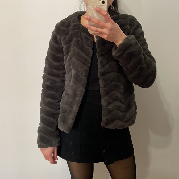 Vera Moda Faux Fur coat - Picture 4 of 7